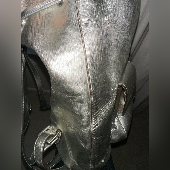Theresa Sanchez 100% Leather Silver Metallic Backpack - Picture 4 of 6